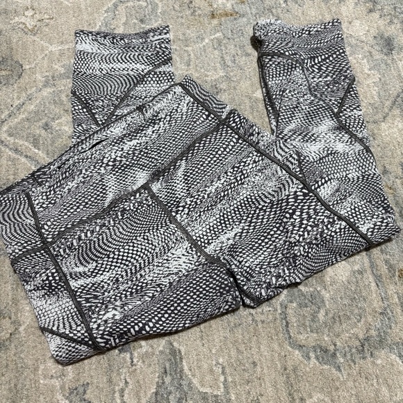 lululemon athletica Pants - Lululemon In Movement Crop Everlux 19” Legging Swerve Vapor Metal Grey 8